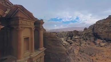 旅行沙漠古典建筑航拍拍摄自然风光景色视频的预览图